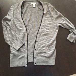 Med H&M grey&black button sweater
